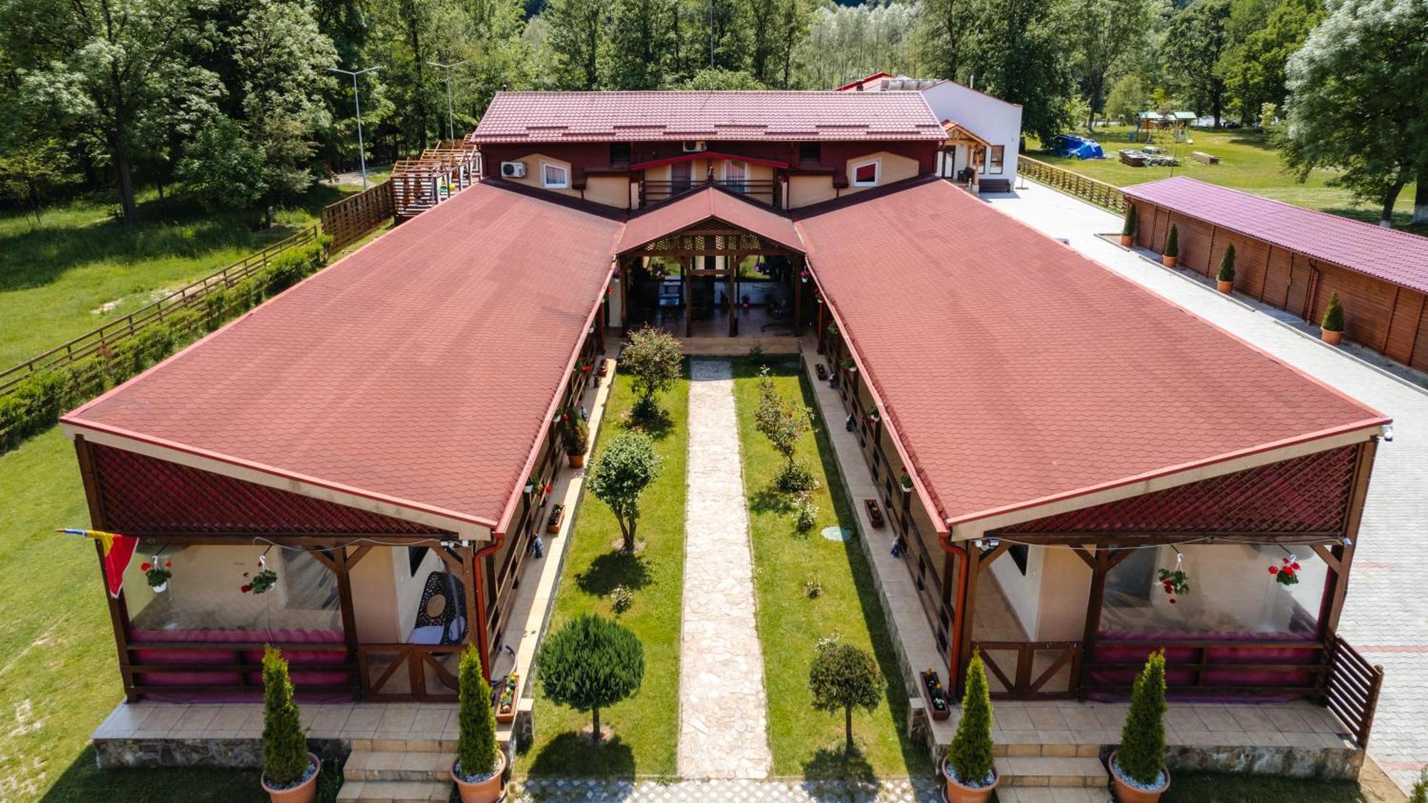 Pensiunea Mirabilandia Negreni Extérieur photo